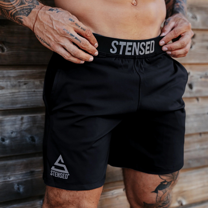 Short - Stensed Black