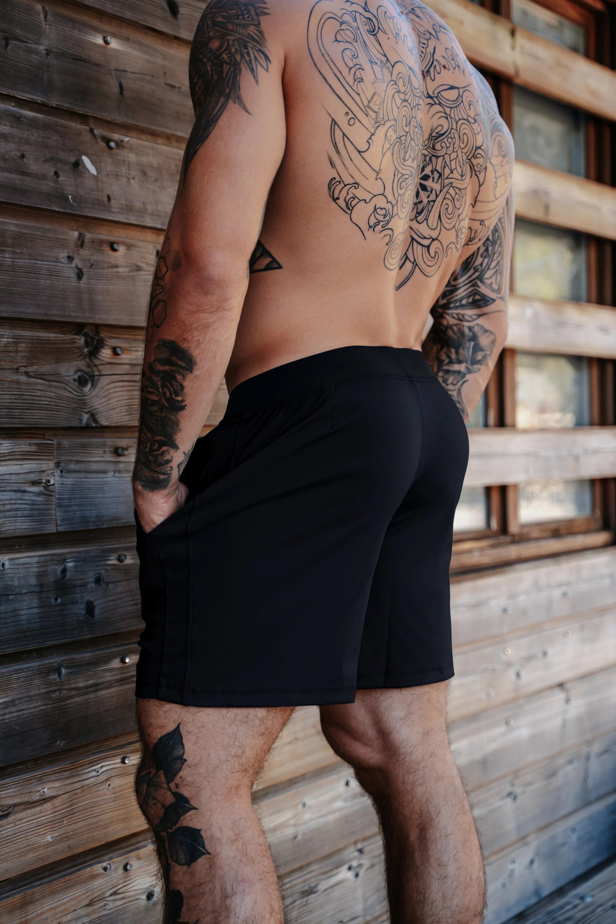 Short - Stensed Black
